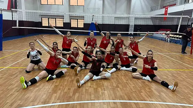 Van Büyükşehir Belediyespor Kadın Voleybol Takımı, şampiyonluğa ulaşarak yarı finale yükseldi!