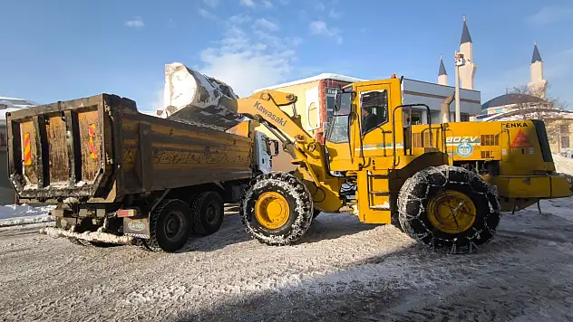 Van Çaldıran'da Karla Mücadele Çalışmaları Aralıksız Sürüyor