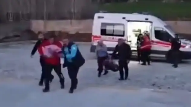 Van'da 2 aylık bebek helikopterle hayata bağlandı
