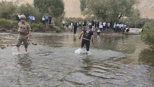 Van'da acı olay: Atıyla dereyi geçmeye çalışan 20 yaşındaki genç hayatını kaybetti