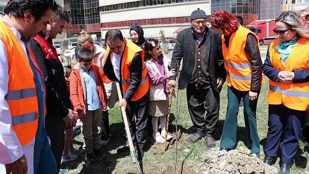 Van'da Alzheimer hastaları, nöroloji ve psikiyatri hastaları için meyve bahçesi oluşturdu