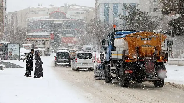 Van'da Ana Caddelerde Gece Kar Toplama Çalışması Yapılacak