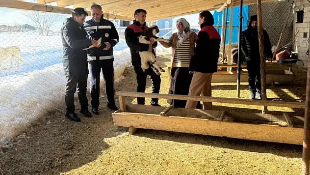 Van'da Çiftçilere Sahada Destek Ziyareti