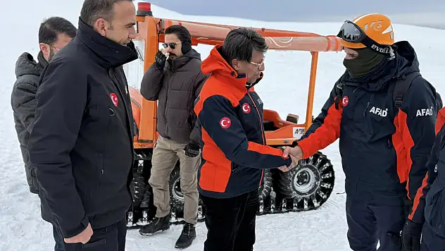 Van'da Çığda Arama Kurtarma Eğitimlerine Milletvekili Ziyareti