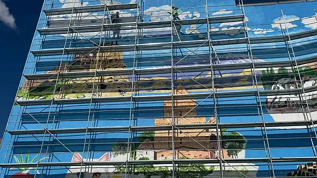 Van'da dev duvar resimleriyle kentin kültürel zenginlikleri gün yüzüne çıkıyor