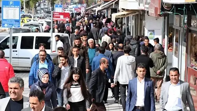 Van'da genç nüfus 5 yılda 25 bin azaldı, geleceğe yönelik endişeler arttı.