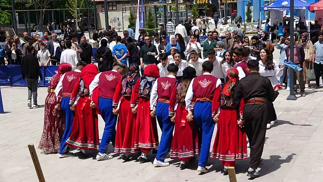Van'da Gençlik ve Spor Festivali coşkuyla başladı, gençler yeteneklerini sergiledi!