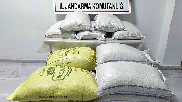 Van'da gümrük kaçakçılığı operasyonunda tonlarca kaçak sigara ve gıda maddesi ele geçirildi
