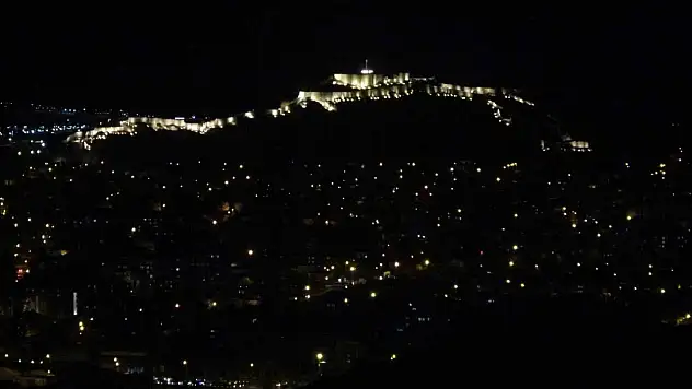 Van'da gün batımı ve şehir ışıklarıyla görsel şölen oluştu