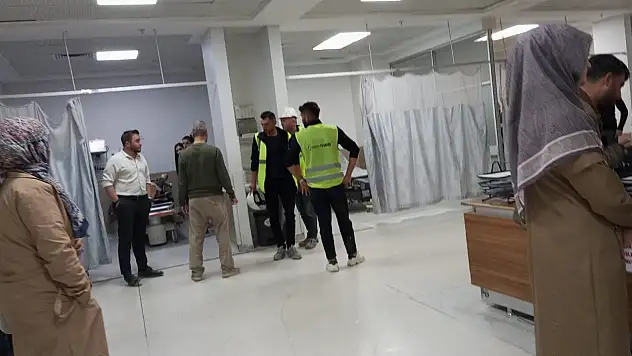 Van'da inşaatta dengesini kaybeden işçi yaralandı, hastaneye sevk edildi
