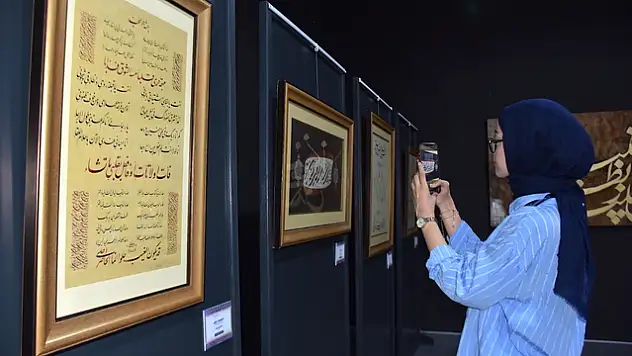 Van'da 'Işık Doğudan Yükselir' Sergisi Sanatseverlerin Beğenisine Sunuldu