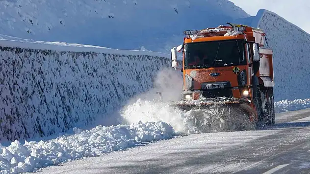 Van'da kaç yerleşim yerinin yolu kapandı?