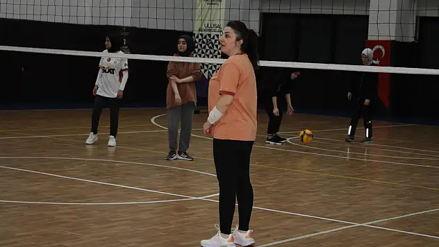 Van'da kadınlara özel voleybol turnuvası düzenlendi
