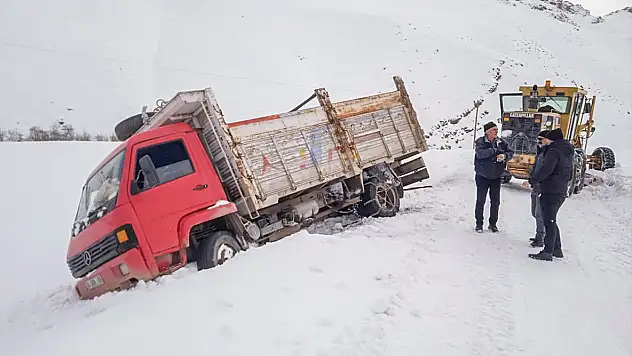 Van'da karla kapanan 209 yerleşim yerinin yolu ulaşıma açıldı