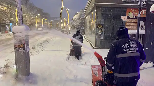 Van'da Karla Mücadele Çalışmaları Sabahın İlk Saatlerinde Başladı