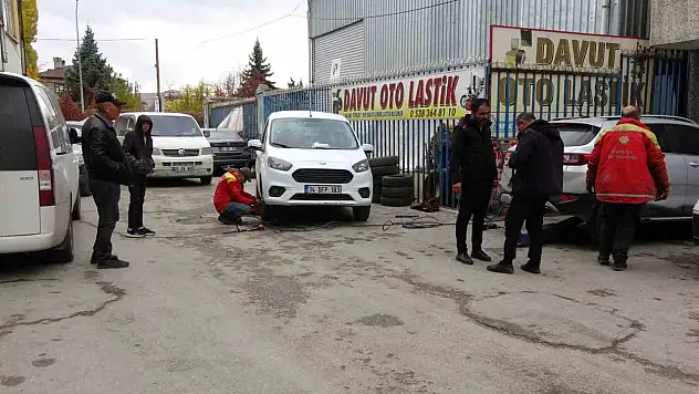 Van'da Kış Lastiği Zorunluluğu Başladı, Oto Lastikçilerde Yoğunluk Artıyor