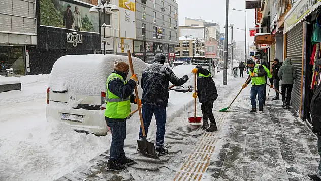 Van'da Kış Mesaisi Aralıksız Devam Ediyor