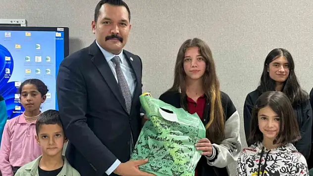 Van'da Kitap Okuma Yarışması ödülleri dağıtıldı, okuma kültürü yaygınlaştırma hedefleniyor