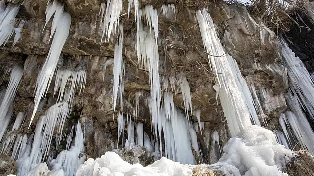 Van'da Koçköprü Kanyonu kış manzarasıyla büyülüyor