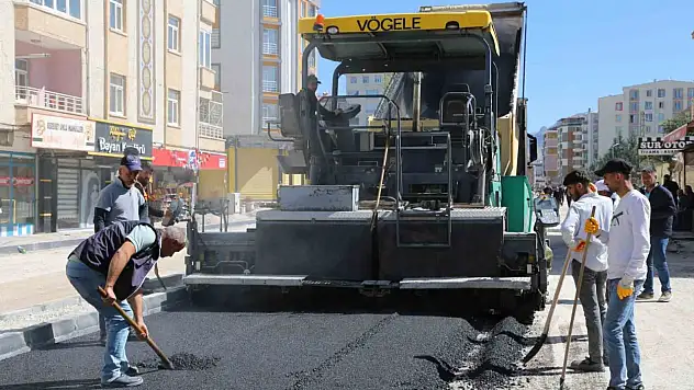 Van'da Mareşal Fevzi Çakmak Caddesi'nde asfalt serimi başladı, cadde modern hale geliyor