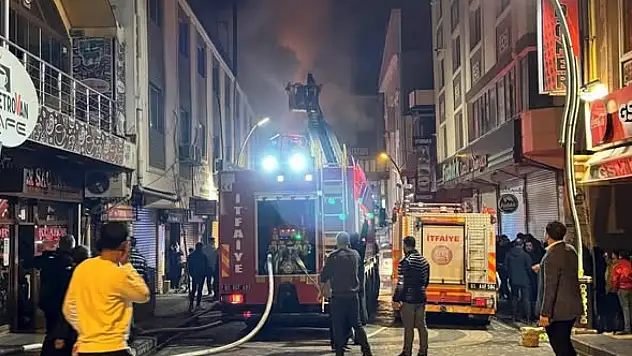 Van'da Otel Restoranında Çıkan Yangın Kısa Sürede Söndürüldü