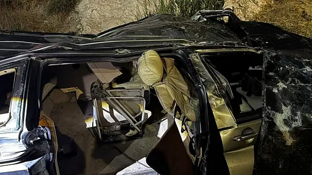 Van'da otomobil dere yatağına uçtu: 1 kişi hayatını kaybetti