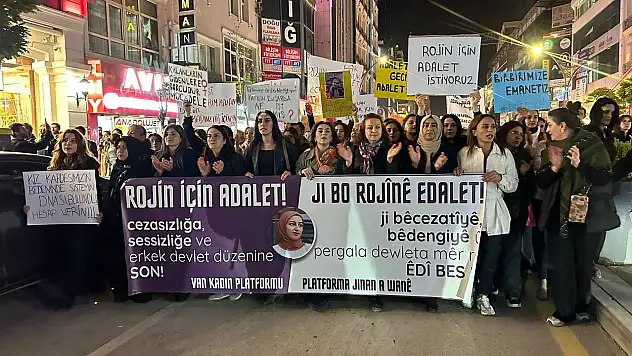 Van'da Rojin Kabaiş İçin Adalet Talebiyle Kitlesel Yürüyüş Düzenlendi
