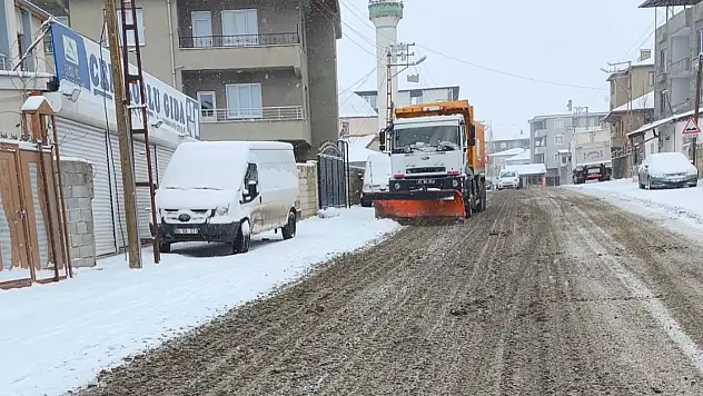 Van'da Sağanak Kar Yağışı Sonrası Ekipler Sahada