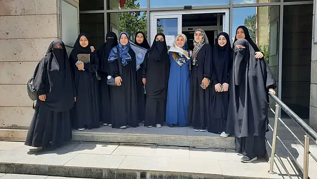 Van'da sınava giren hafız adayları Doğubayazıt'ta coşku ile karşılandı