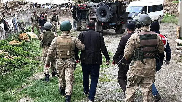 Van'da terör örgütlerine yönelik 15 kişiye yasal işlem yapıldı