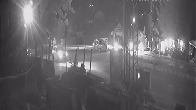 Van'da Üç Araçlı Trafik Kazasının Güvenlik Kamerası Görüntüleri Ortaya Çıktı