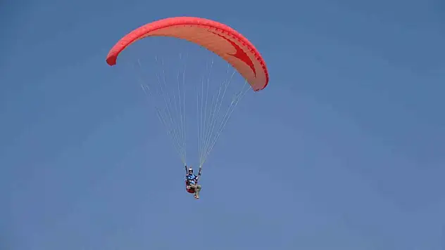 Van'da Yamaç Paraşütü Hedef Şampiyonası Heyecanı Başladı