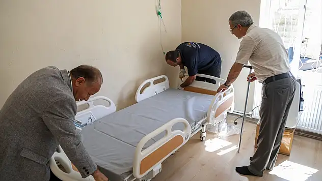 Van'da yatağa bağımlı hastalara motorlu hasta yatağı desteği sürüyor