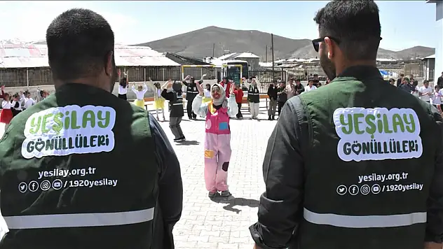 Van'da Yeşilay Ekipleri, Bağımlılıkla Mücadele İçin Bilinçli Nesiller Yetiştiriyor