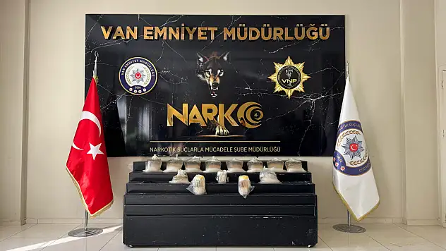 Van'da zehir tacirlerine geçit yok: 36 kilo uyuşturucu ele geçirildi