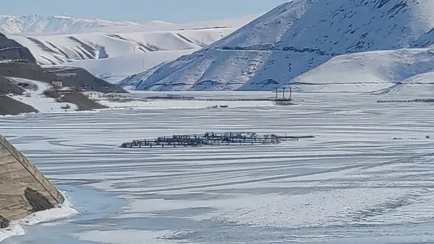 Van'da Zernek Barajı ve göletler buz tuttu