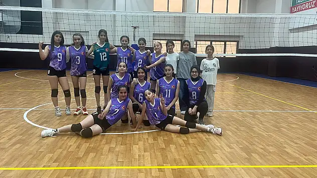 Van Edremit Belediyesi Kız Voleybol Takımı Sezona Galibiyetle Başladı