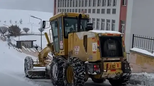 Van Edremit'te Ana ve Ara Arterlerde Karla Mücadele Çalışmaları Tamamlandı