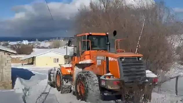Van Edremit'te Kırsal Mahallelerde Karla Mücadele Devam Ediyor