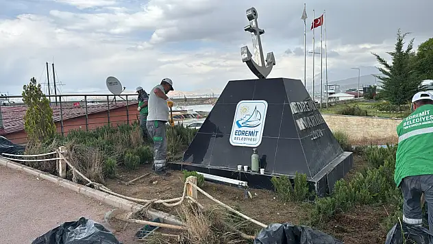 Van Edremit'te Kurban Bayramı Öncesi Yeşil Alanlar Yenileniyor
