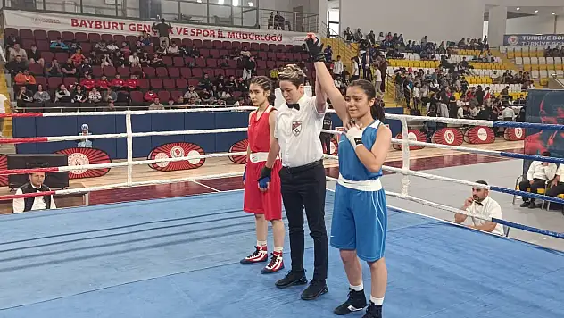 Van Edremitli Boksörler Türkiye Şampiyonası'nda Çeyrek Finale Yükseldi