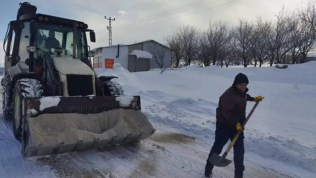 Van Erciş Belediyesi'nden Ağyol Tepesi'nde Tuzlama Çalışması