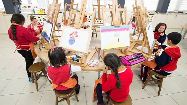 Van Erciş'te Yarıyıl Tatili Öncesi Okullarda 'Aile ve Oyun' Temalı Etkinlik Haftası