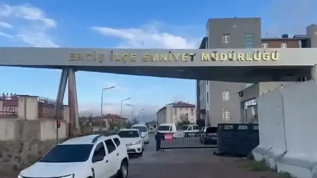 Van-Erciş yolunda kaçak sigara operasyonu