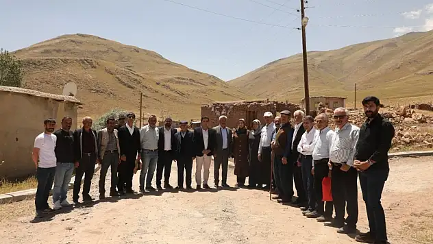 Van Eşbaşkanlar, Mahallelerdeki Parke Taşı Çalışmalarını Yerinde İnceledi
