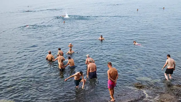 Van Gölü'nde 50 ile 80 yaş arasındakilerin güne başlama yöntemi
