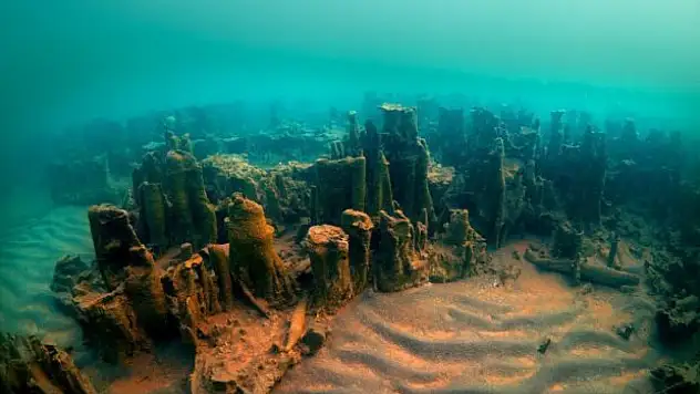 Van Gölü'nde Su Altı Peri Bacaları Bulundu