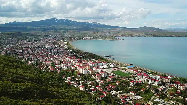Van Gölü'nde su seviyesi ciddi şekilde düşüyor, ekosistem tehdit altında!