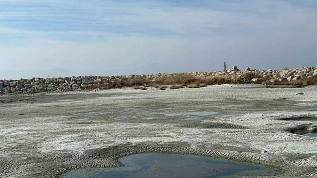 Van Gölü'ndeki iklim değişikliği balıkçılığı tehdit ediyor, limanlar karaya dönüşüyor