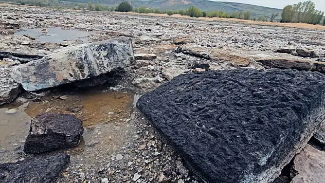 Van Gölü'ndeki Tarihi Mezarlar Definecilerin Yalnızca Kazı Alanı Olmadı